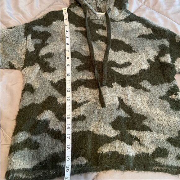 🎄PINK by VS Camo Boyfriend Hoodie - Picture 8 of 9